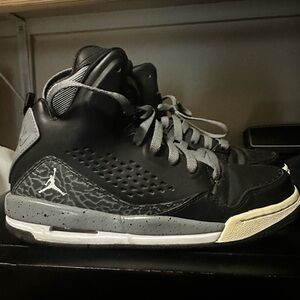 Jordan flights grey/blk